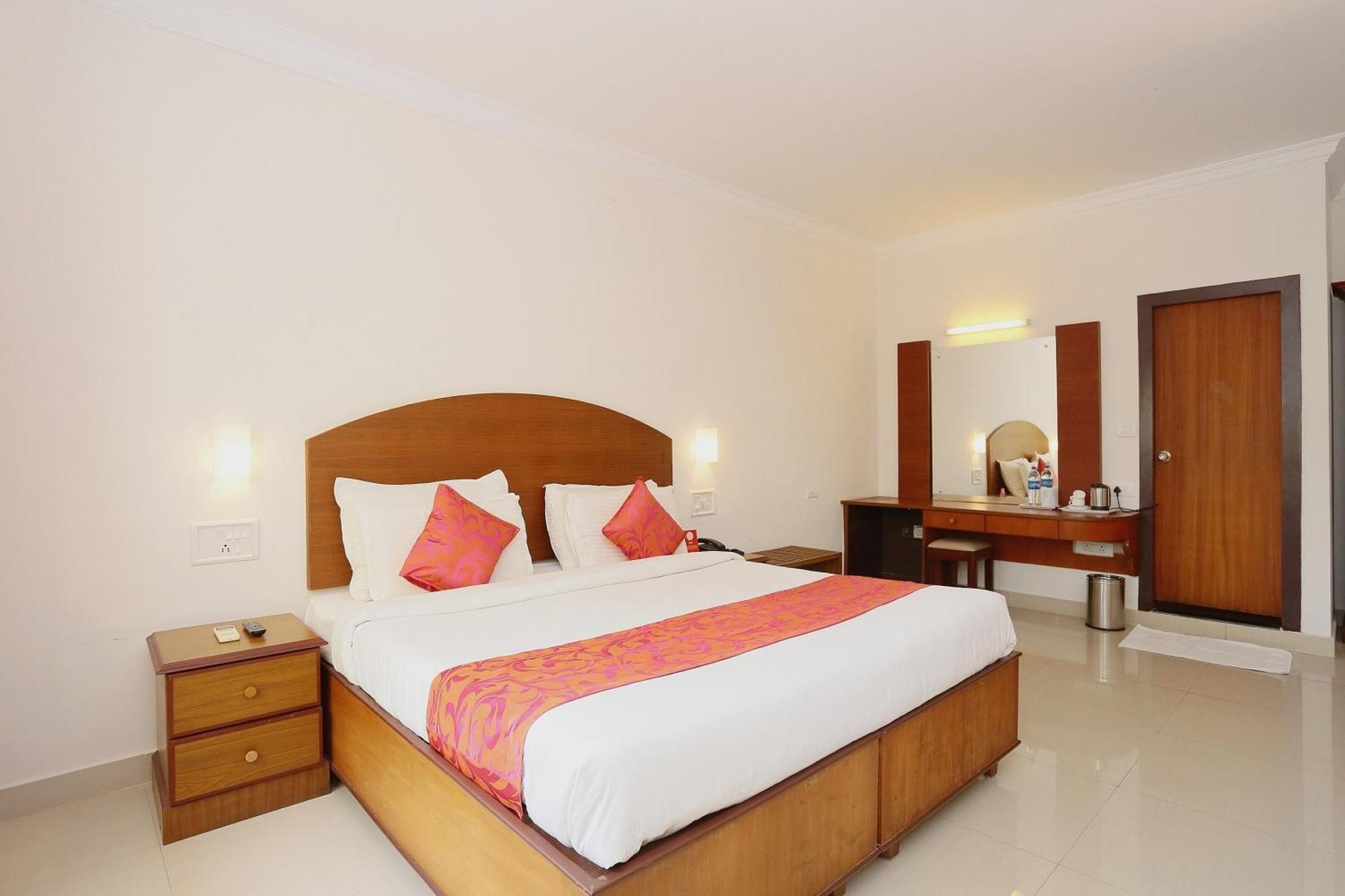 מלון קולאם Super Townhouse Dona Castle מראה חיצוני תמונה