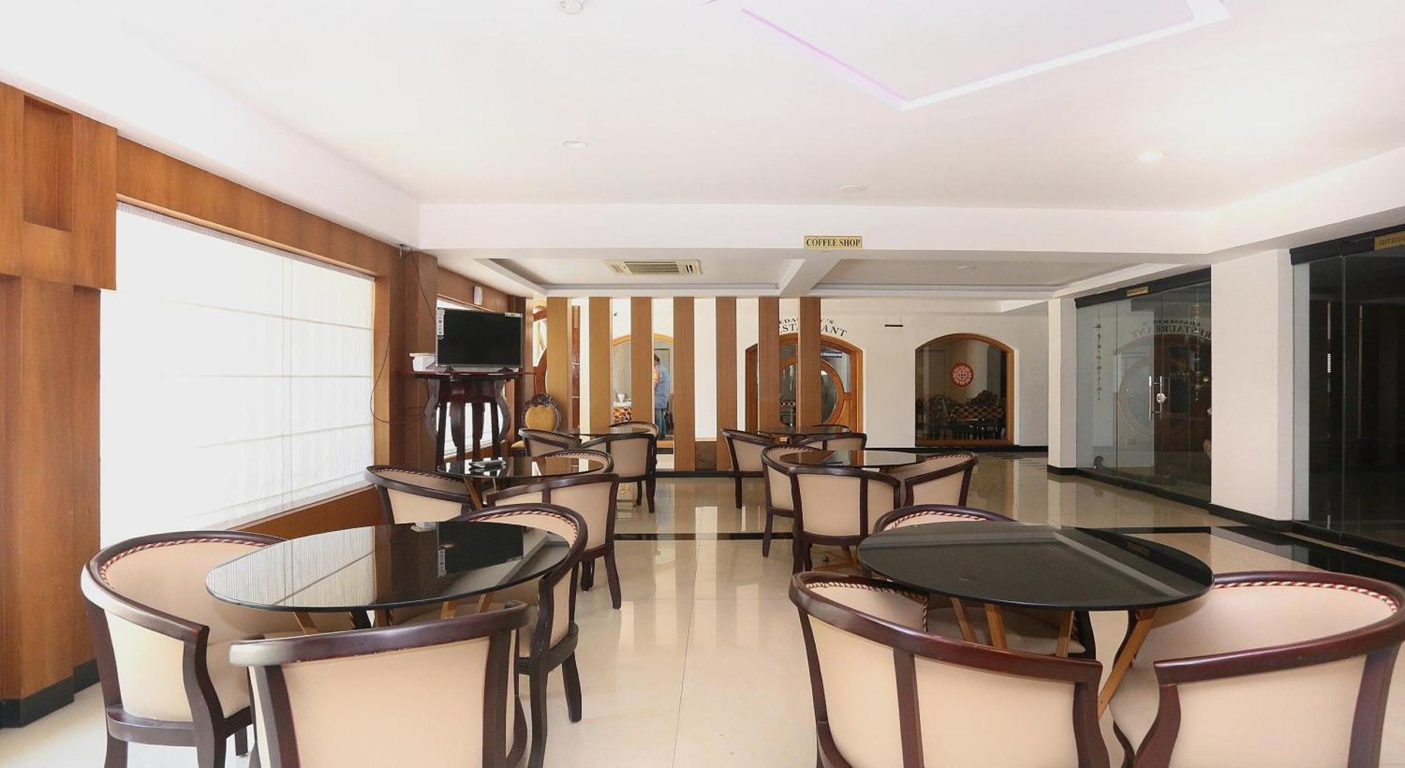 מלון קולאם Super Townhouse Dona Castle מראה חיצוני תמונה