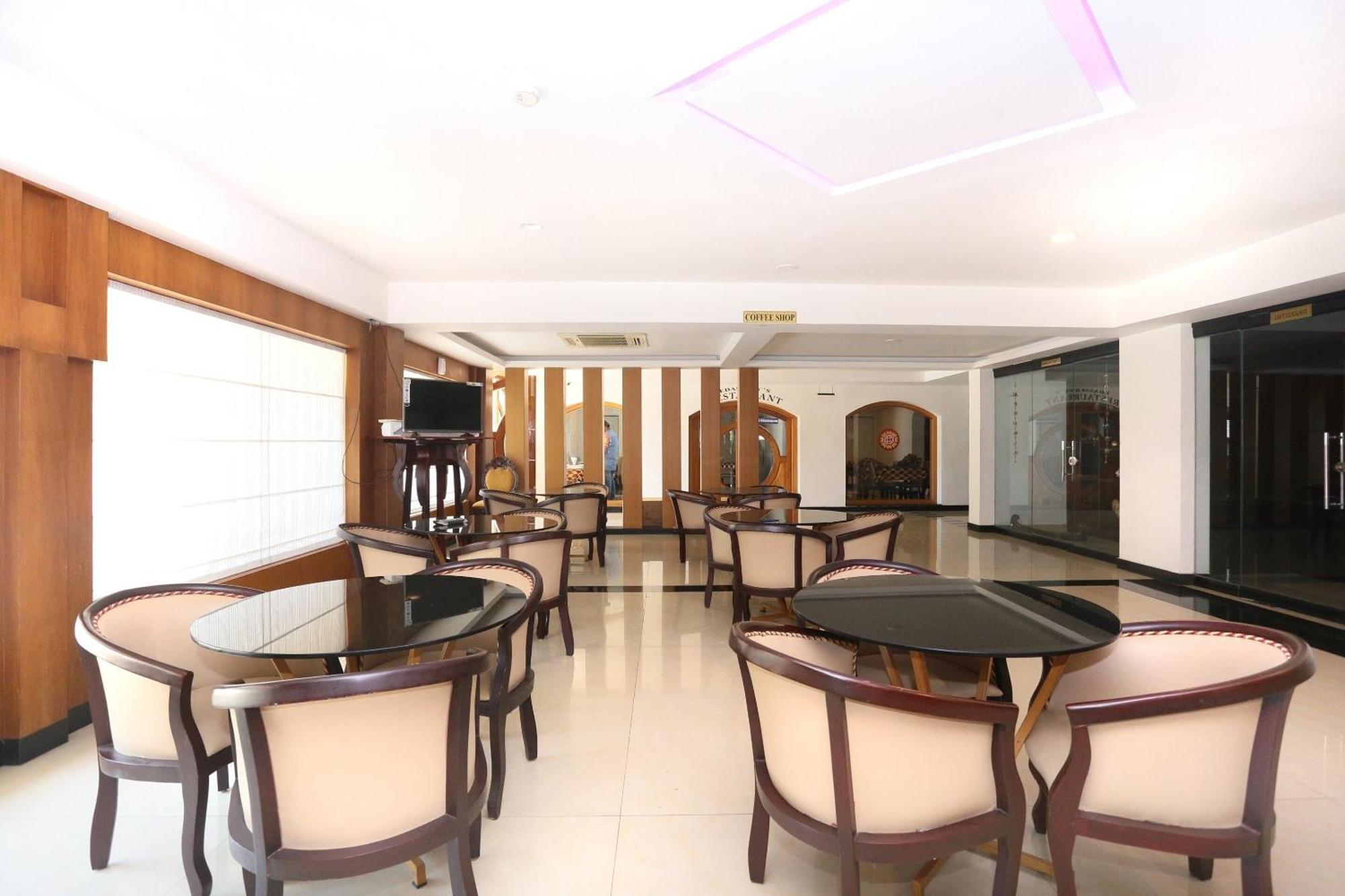 מלון קולאם Super Townhouse Dona Castle מראה חיצוני תמונה