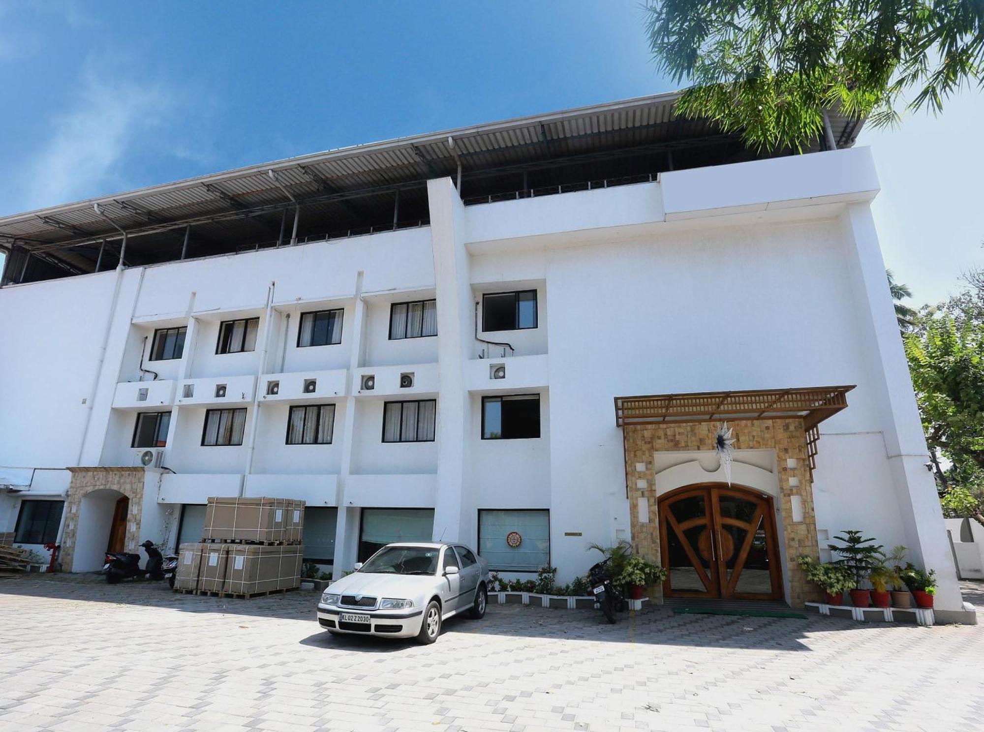 מלון קולאם Super Townhouse Dona Castle מראה חיצוני תמונה
